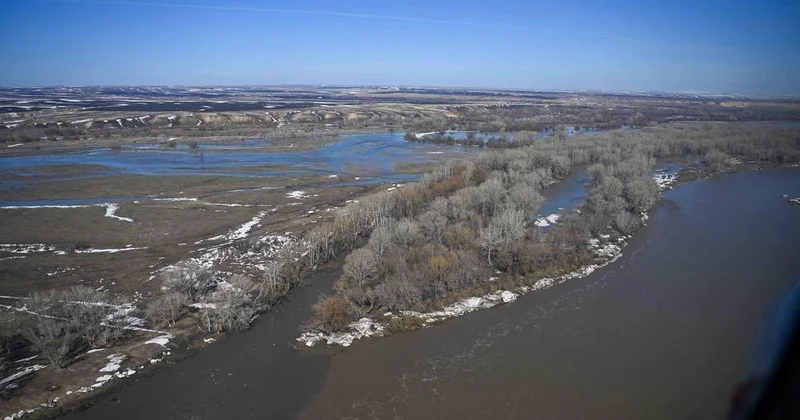 Предотвратить трагедии: использовать спутники в местах паводков и других ЧС предложил депутат
