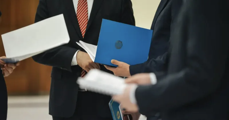 Мемлекеттік қызметшілердің жалақысын көтеру: Қазақстанда жаңа заң әзірленді