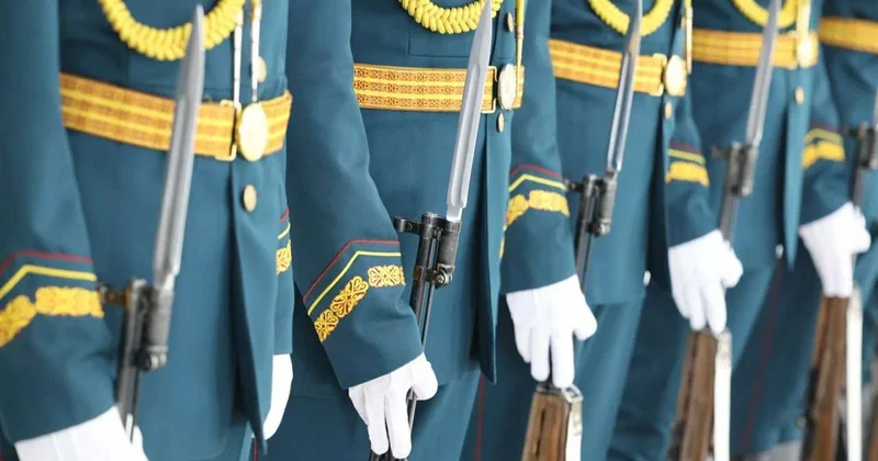 Наурызнама: национальные узоры в форме и на технике гвардейцев