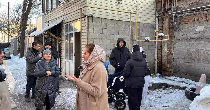 Алматыда тұрғындар мен банк арасында дау шықты: он отбасы далада қалуы мүмкін