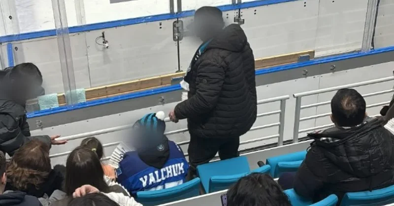 В Астане на матче Барыса мужчина отбирал шайбы у детей