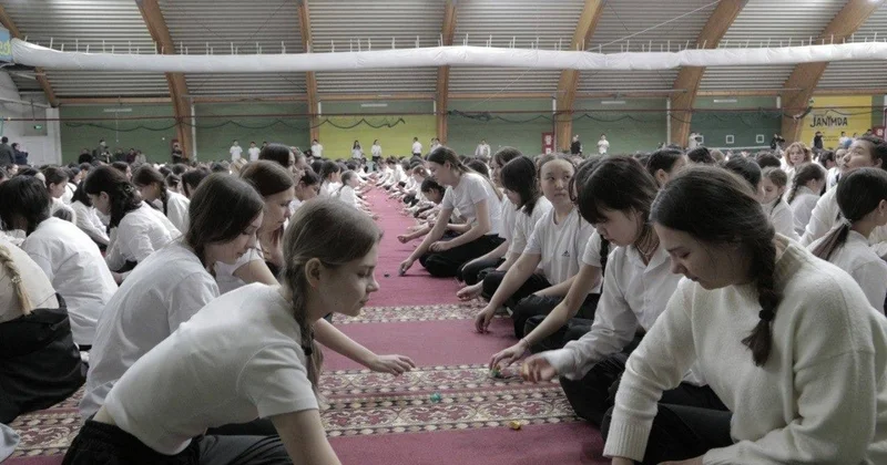 Көкшетауда 1500 оқушы бір мезетте Бес асық ойнады