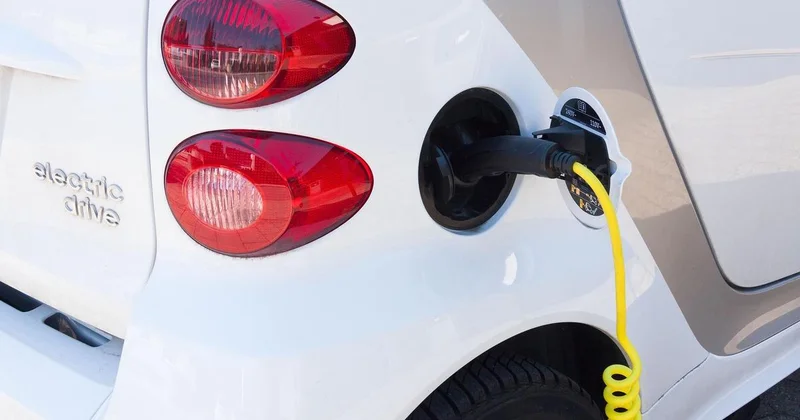 Демонтировать зарядные станции для электромобилей требуют алматинцы (видео)