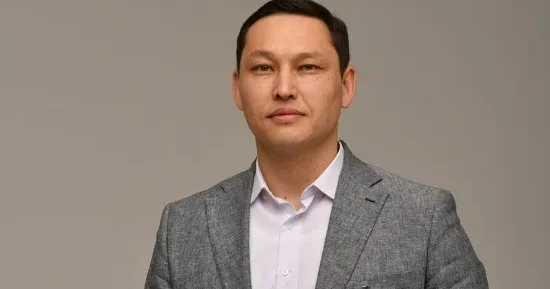 Аса ірі мөлшердегі алаяқтық және жалған ақпарат: Алматыда Санжар Боқаев ұсталды