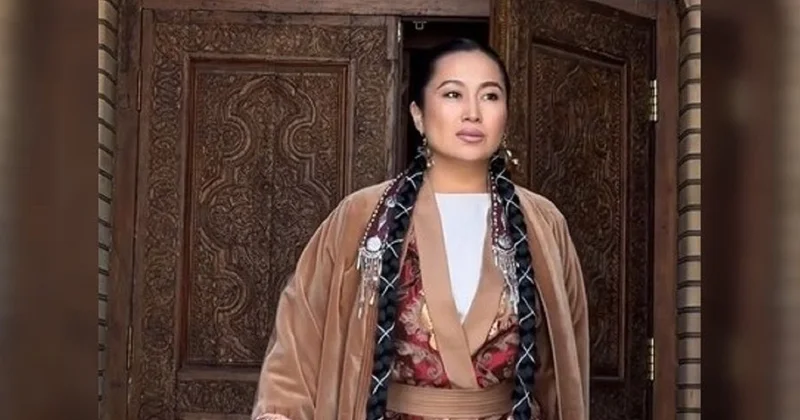 Динара Кырыкбаева восхитила появлением в наряде, сшитом в национальном стиле