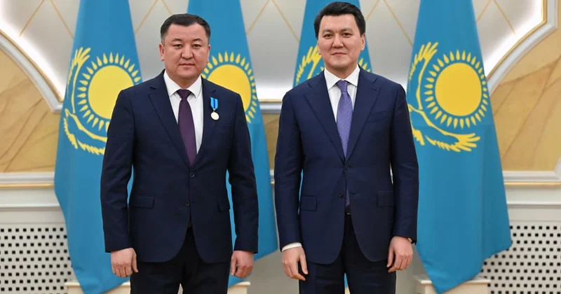 Егемен Қазақстан фото тілшісі Ерлан Омаров Ерен еңбегі үшін медалімен марапатталды