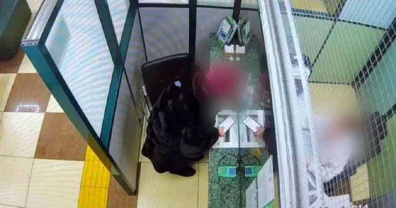 Пенсионерка пришла в банк Астаны сделать перевод за границу, но ее остановили