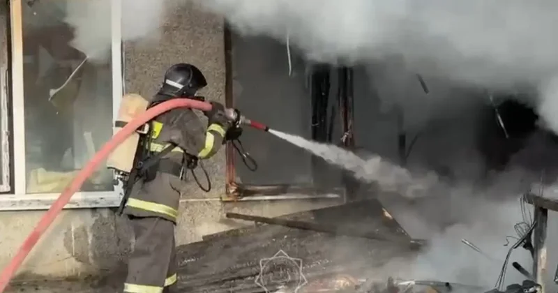 Взрыв при пожаре предотвратили в шашлычной Усть Каменогорска