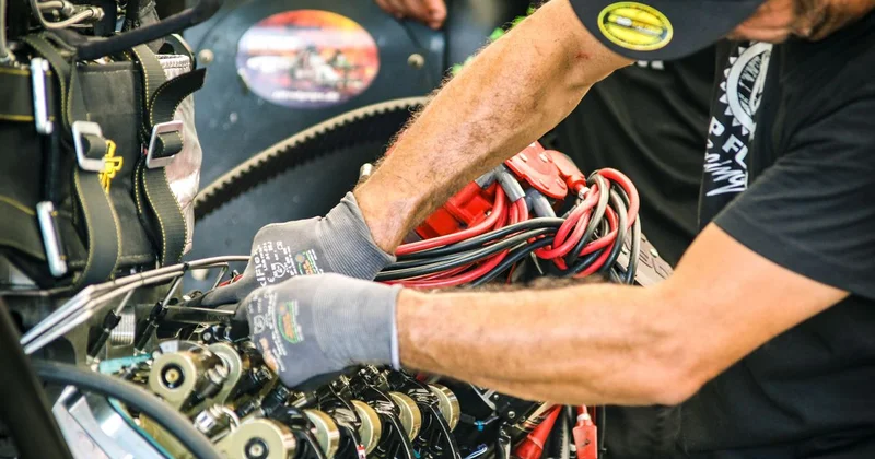 Ремонт машины едва не закончился потерей глаза для жителя Алматы