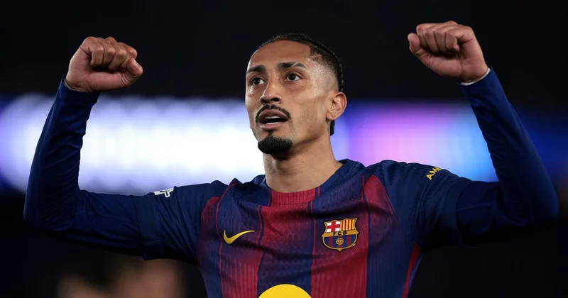 Разгром со счетом 7:2 вывел Барселону в четвертьфинал Лиги чемпионов