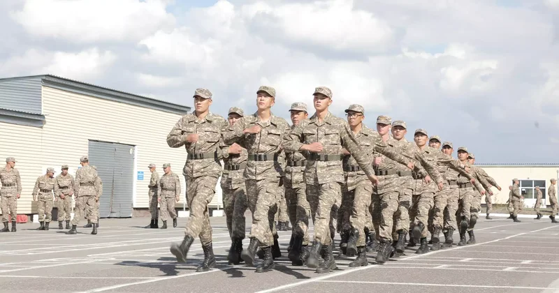 Сарбаздарға ұялы телефонды пайдалануға рұқсат етілді