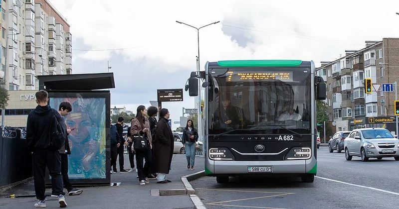 Почему астанчане не могут дождаться автобуса на остановке