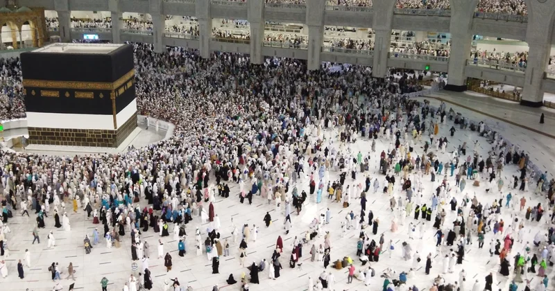 Аферист продал несуществующий тур на хадж 17 казахстанским паломникам