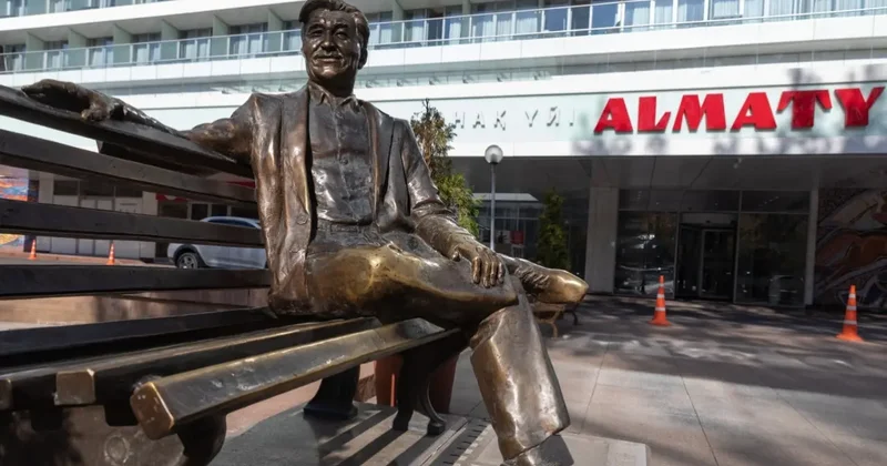 Скульптурные лица города: какие памятники делают Алматы узнаваемым и неповторимым