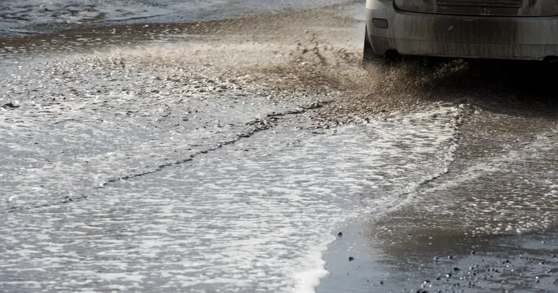 Участок дороги закрыли в Петропавловске из за перелива воды