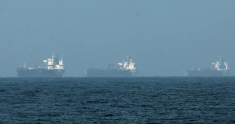 Парсы шығанағында 132 млн баррель мұнай тасымалдаған кемелер бөгеліп тұр