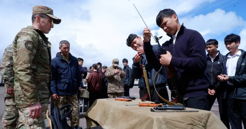 Армиядағы бір күн: 15 мыңнан аса адам әскери тіршілікпен танысты