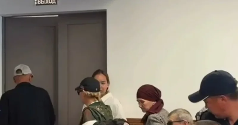 Родственников убийцы Султана Сарсемалиева вывели из зала суда