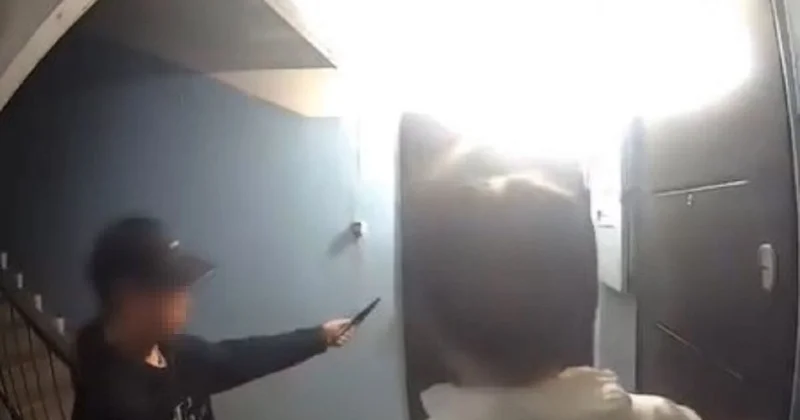 Жителей дома в Усть Каменогорске напугали два парня, которые с ножом стучались к соседям