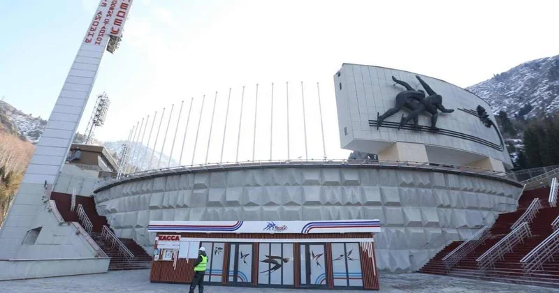 Женщина потеряла сознание на Лестнице здоровья в районе Медеу в Алматы (ВИДЕО)