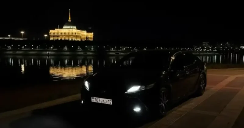 Не знал о запрете . Водителя, проехавшего по тротуару в парке, арестовали в Астане