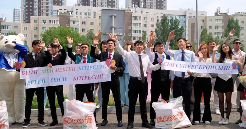 Благотворительная акция вместо ресторана: выпускники из Астаны поддержали больных детей