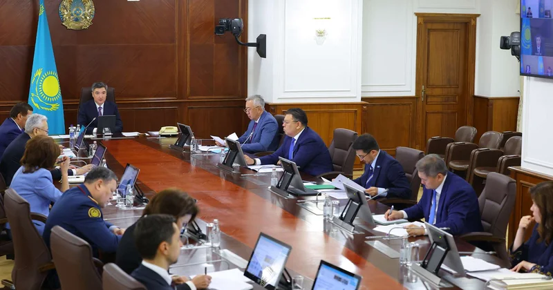 Заложенные в Конституции принципы Закон и Порядок , Адал азамат и Таза Қазақстан должны отражаться в качестве образования Бектенов
