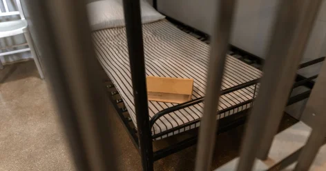 Наказали за жалобу на посылку: Кассационный суд отменил приговор осужденному