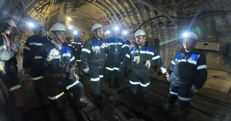 Төтенше жағдайлар министрі Костенко шахтасының тереңдігіне түсті