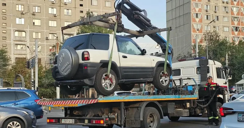 Жүргізушілер қандай қызметтер үшін ақы төлейді: Алматыда айыппұл тұрақтарының жұмысы өзгереді