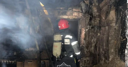 Два газовых баллона вынесли пожарные из горящего дома в Павлодаре