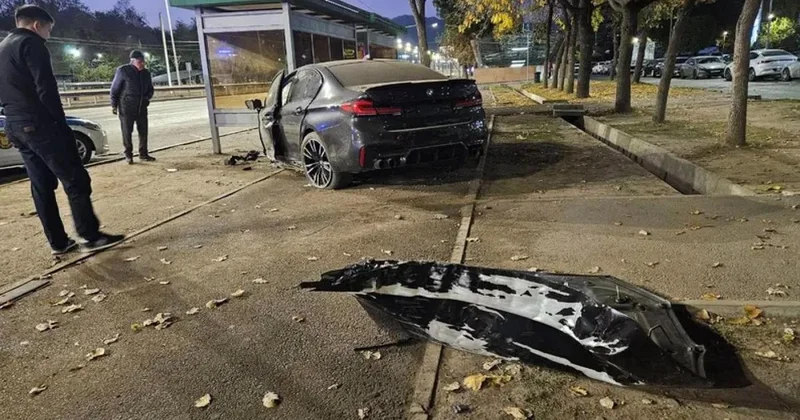 BMW врезался в дерево и развалился на части в Алматы: есть пострадавшие