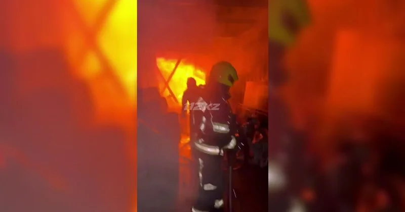 Склады горели ночью в Алматы (видео)
