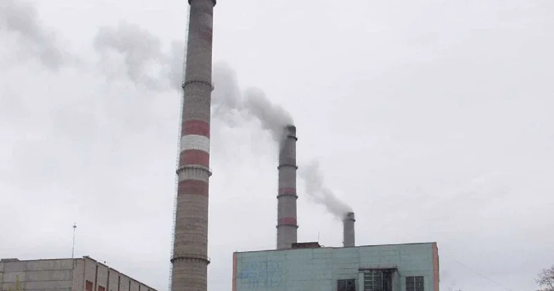 На Петропавловской ТЭЦ досрочно демонтируют одну из дымовых труб