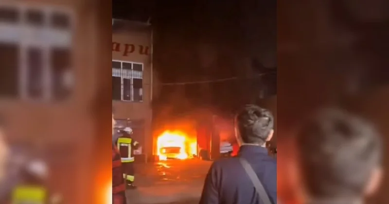 Двое рабочих пострадали во время пожара на СТО в Шымкенте