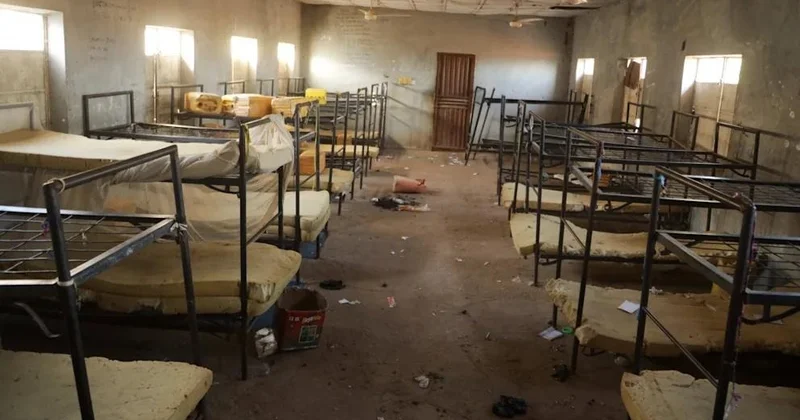 Нигерияда содырлар 25 оқушы қызды ұрлап, мұғалімін өлтіріп кетті