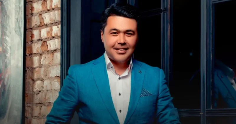 Бір киімді екі бала киіп өстік... : Жігіттер тобының әншісі жан сырын ақтарды (видео)