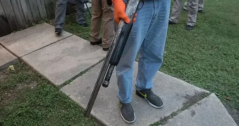 Мақтааралдағы оқиға: полицейді жаралаған ер адам оқиға орнында қаза болды