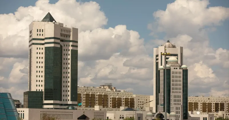 Больше половины опрошенных казахстанцев поддерживают парламентскую реформу