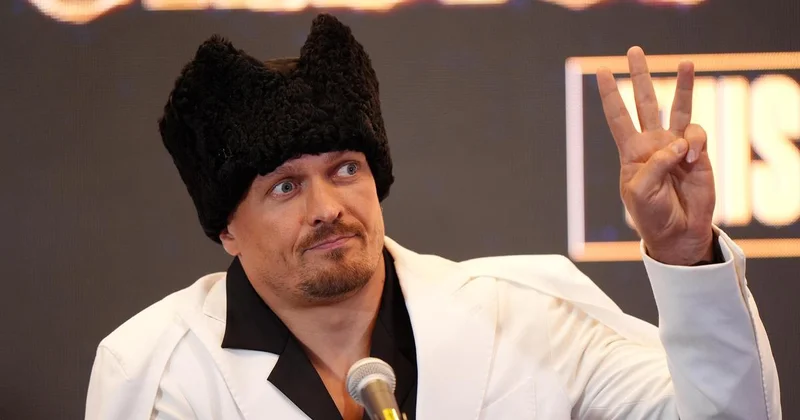Александр Усик во второй раз потерял титул абсолютного чемпиона мира по боксу
