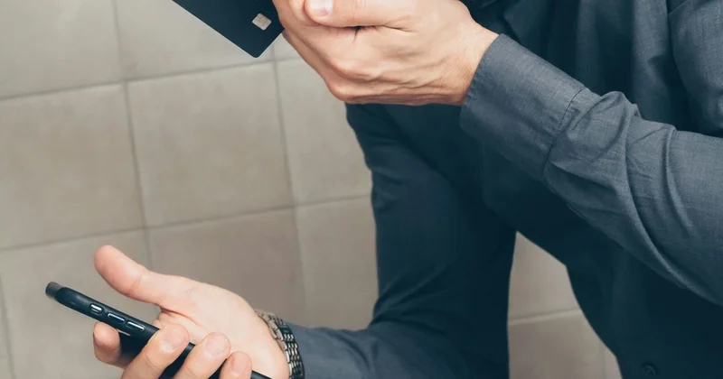 Казахстанец после блокировки перевода снял 24 млн тенге и отправил их на чужие счета