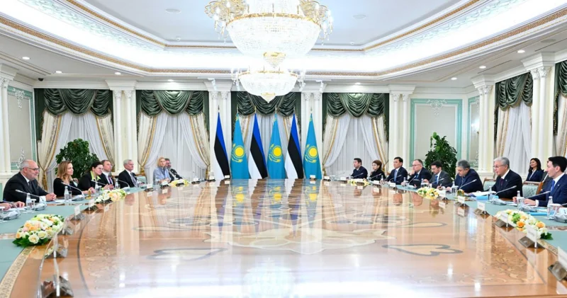 Қасым Жомарт Тоқаев пен Алар Карис кеңейтілген құрамда келіссөз жүргізді