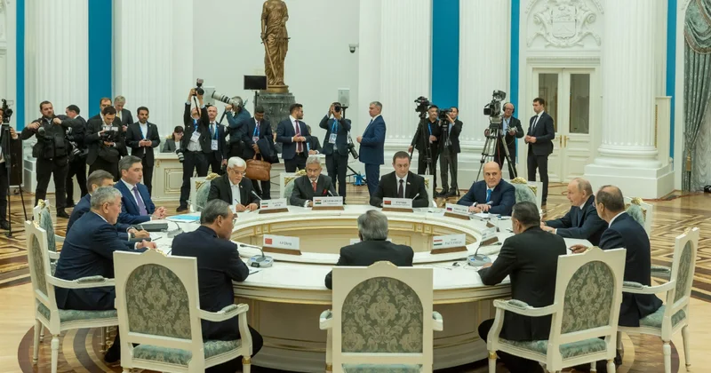 Олжас Бектенов принял участие в заседании Совета глав Правительств стран ШОС в Москве