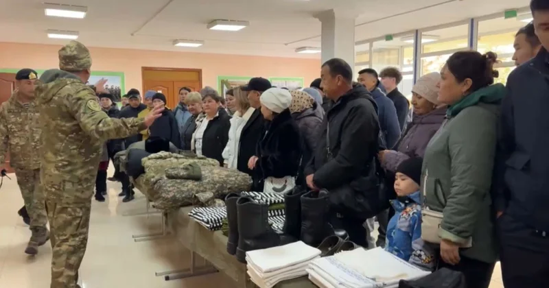 Ата аналар Ақтау гарнизонындағы сарбаздардың тұрмыс тіршілігімен танысты