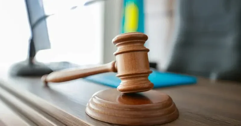 Шымкентте бірнеше рет алаяқтық жасады деп айыпталған көпбалалы ана сотталды