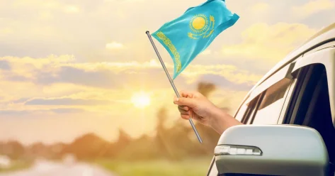 МВД может отменить штрафы для водителей за флаги на машинах