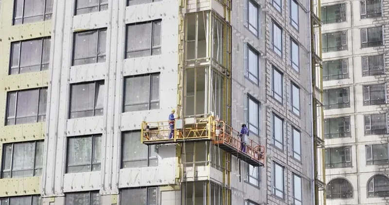 20 метр биіктіктен құлаған құрылысшылар: Теміртауда екі адамның өліміне жауаптылар сотталды