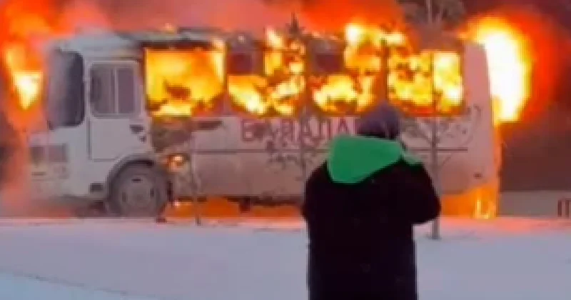 Қосшыда мектеп маңында жолаушылар автобусы өртенді