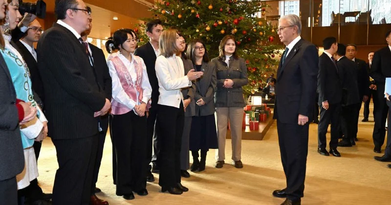 Тоқаев Жапонияда тұрып жатқан қазақстандықтармен кездесті