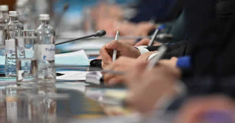 Приравненным к госслужащим казахстанцам разрешат заниматься бизнесом